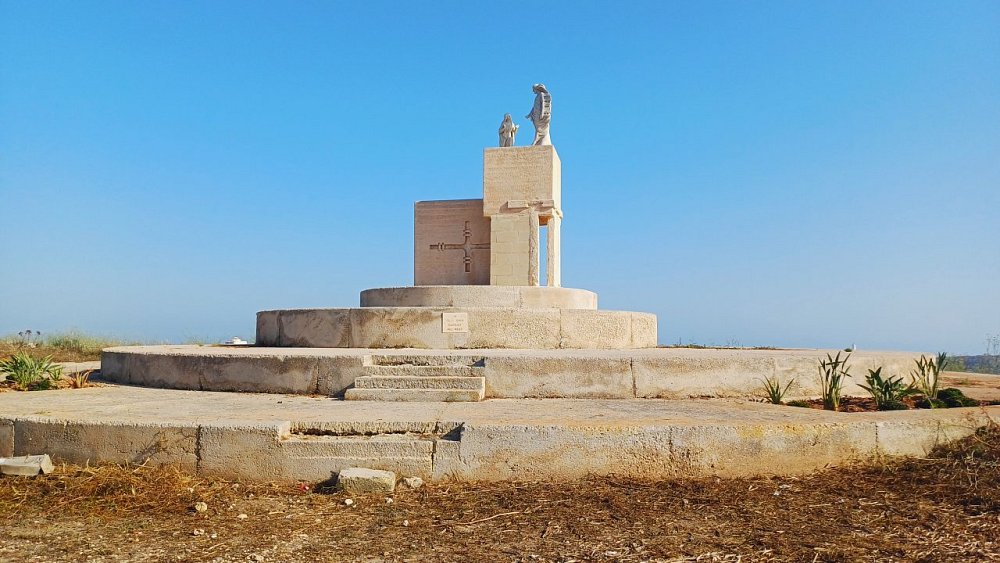 Na vrchole Ta’ Għammar (190).
