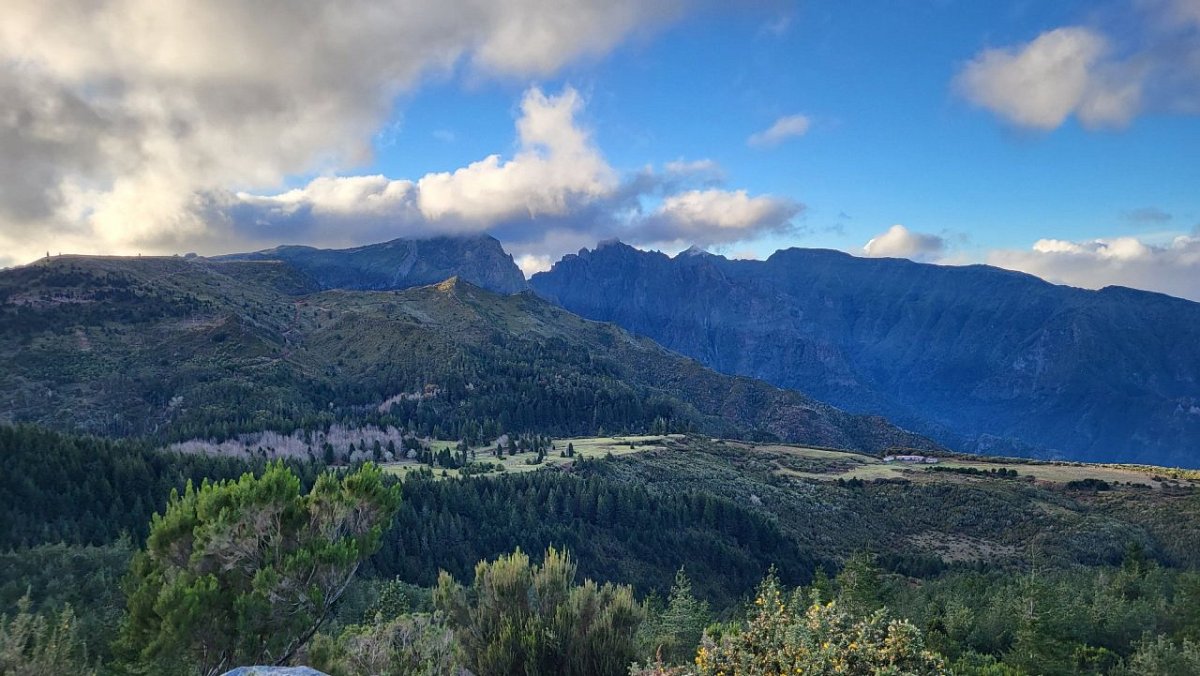 Pico das Cruzes (1374&nbsp;m)