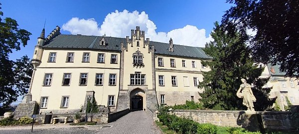 Hrubá skála - zámek